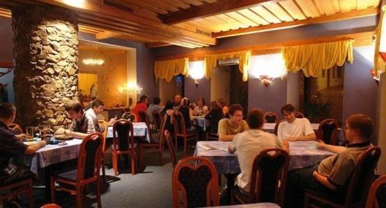 Hotel U Zlateho Byka Pisek  Luaran gambar