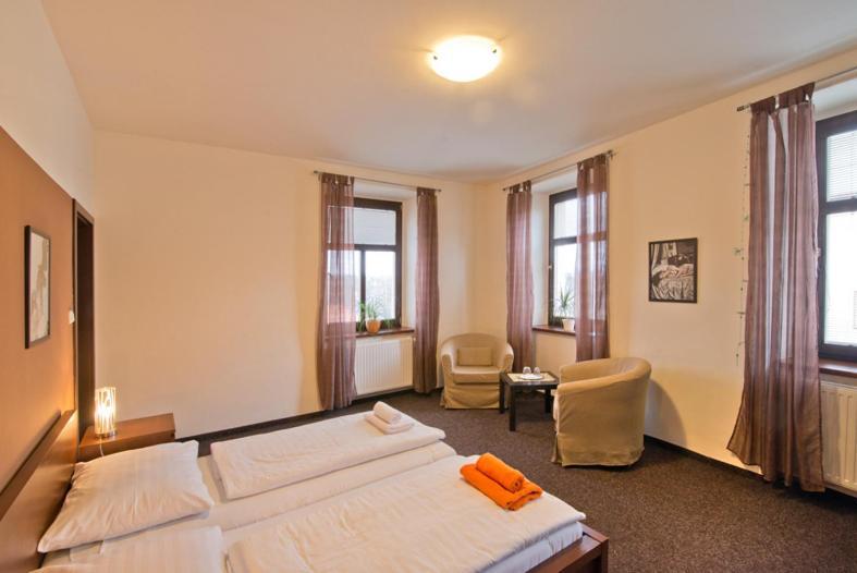 Hotel U Zlateho Byka Pisek  Bilik gambar